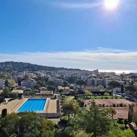 בקתה In Swimming Pool And Tennis